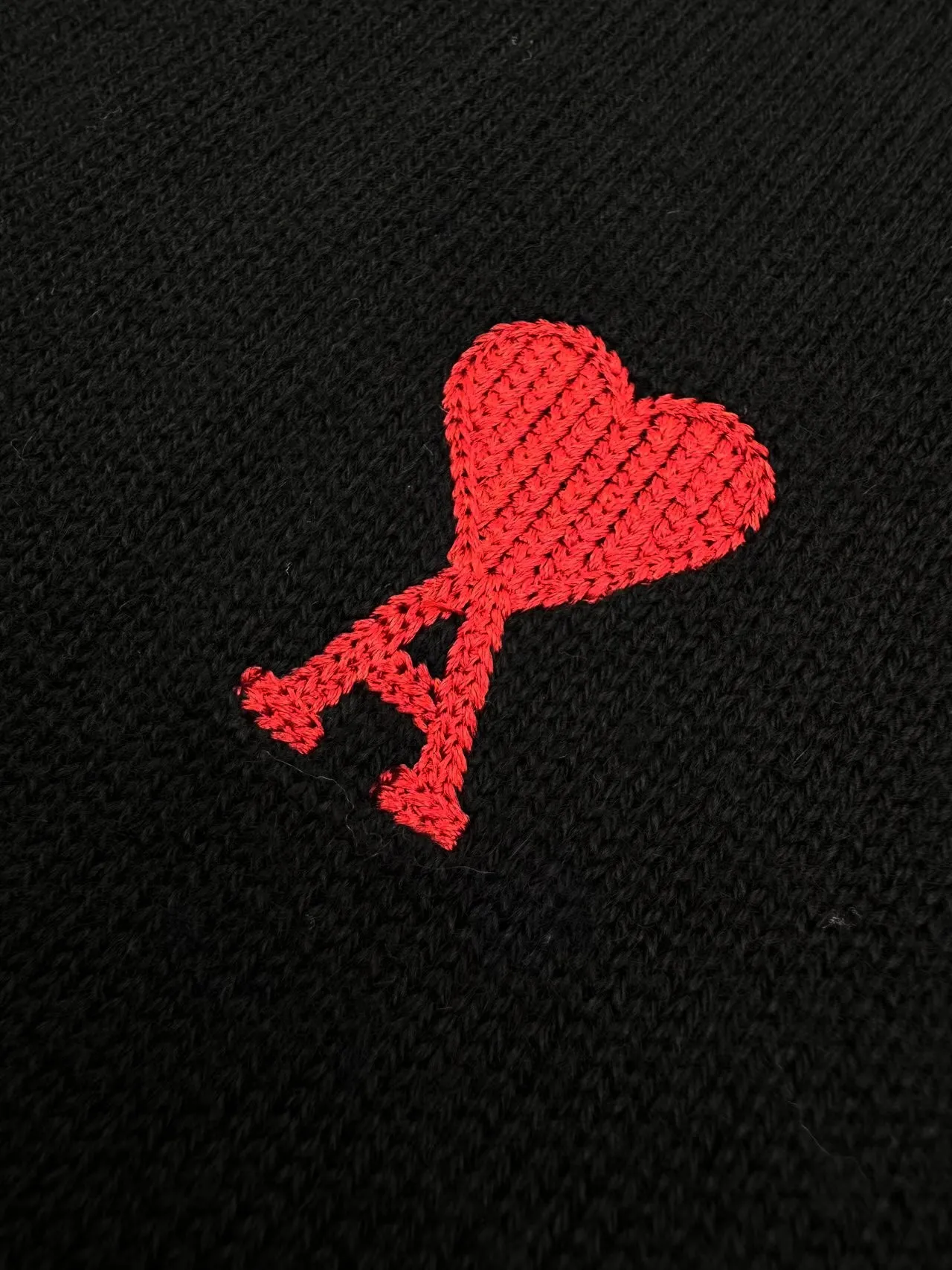 Ami Paris love embroidered knitted cardigan. Custom-woven luxurious and ultra-fine merino wool. Soft and delicate, comfortable and close to the skin. The main color is deep black. A bright red love heart jumps out on the chest, adding a touch of agility and playfulness. The brand is highly recognizable. The arrangement of buttons and the symmetrical beauty of the pattern create a sense of vertical extension visually, making the wearer's figure more upright and slender. It is the ultimate simplification of color, and conveys the love and persistence of life. Meet the ultimate simplicity, the well-deserved king of Versatile. Process 1: Use imported machine embroidery technology. Use advanced computer control systems and precision mechanical components to realize Ami love embroidery operations. High precision. Smooth and delicate lines. Process 2: Softening and deodorizing process of garment washing water. Use professional washing equipment and specific detergents to deep clean and deodorize the clothes. Improve the feel and appearance of the clothes. Accessories: Customized 1:1 Ami trademark. Fit: Fitted Size: S M L XL Style number: 25167